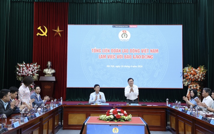 At the working session of the Vietnam General Confederation of Labor with Lao Dong Newspaper, Mr. Nguyen Anh Tuan - Member of the Party Central Committee, Vice Chairman of the Central Committee of the Vietnam Fatherland Front; Secretary of the Party Committee, Chairman of the Vietnam General Confederation of Labor expressed his belief that Lao Dong Newspaper will maintain its number 1 position in protecting workers. Photo: Hai Nguyen