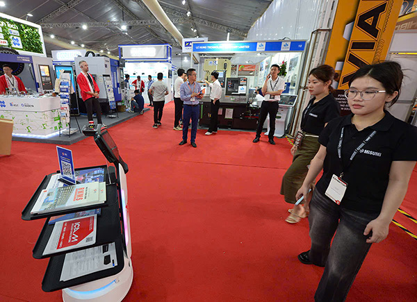 The 2026 International Exhibition on Industry - Manufacturing attracts 15 countries with 300 booths organized in Hai Phong. Photo: Dai An