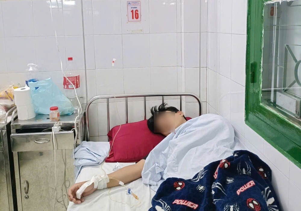 Từ khi mới 9 tháng tuổi, cháu Tài bắt đầu phát bệnh và phải kiên cường chống chọi bệnh tật đến nay. Ảnh: Gia đình cung cấp