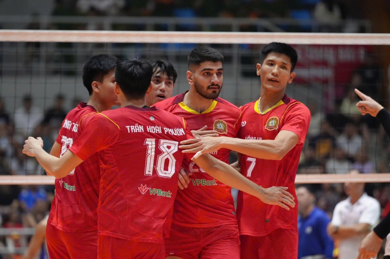 Ho Chi Minh City Police temporarily ranked 2nd in the national volleyball league. Photo: VFV