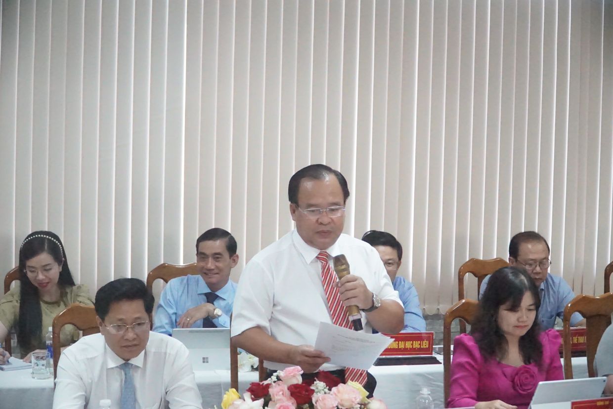 Phó Chủ tịch UBND tỉnh Cà Mau Nguyễn Minh Luân đề nghị Đại học Cần Thơ quan tâm đào tạo nguồn nhân lực cho tỉnh Cà Mau. Ảnh: Nhật Hồ.