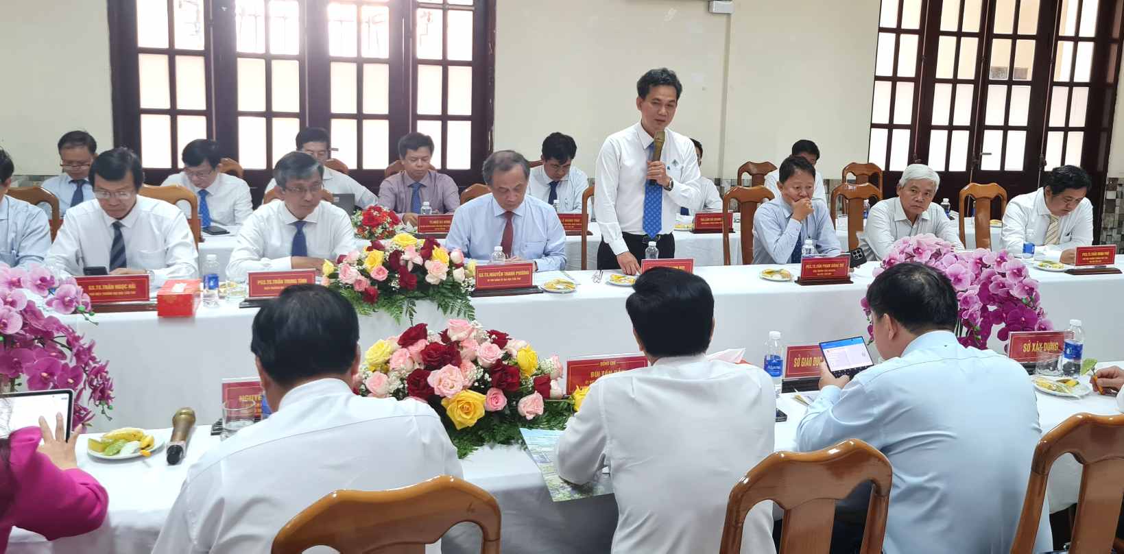 Các đại biểu thảo luận nội dung hợp tác giứa hai bên. Ảnh: Nhật Hồ.