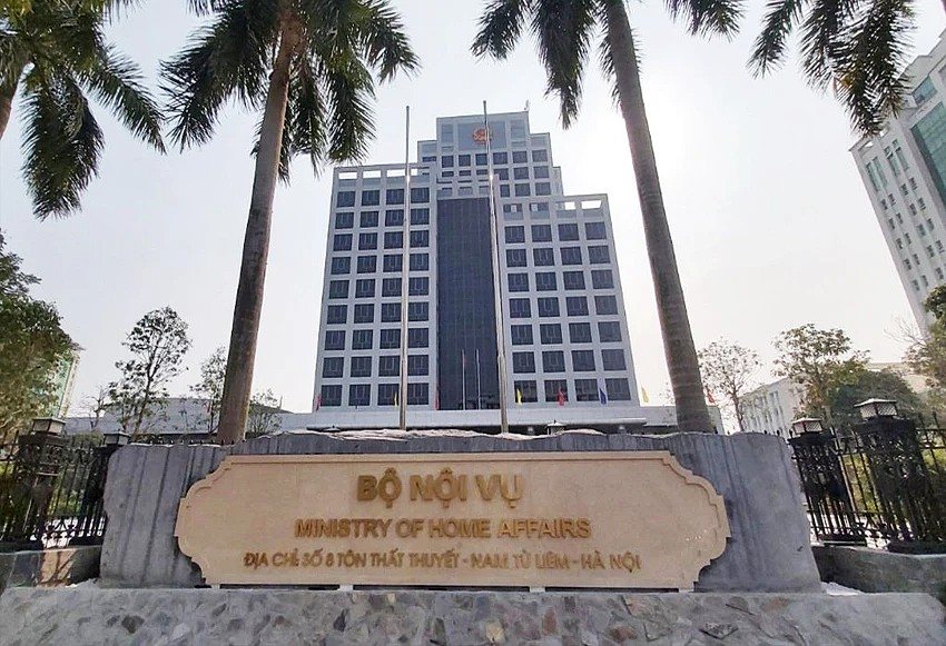 The Ministry of Home Affairs is assigned to advise on arranging and streamlining the internal organization of ministries, branches, localities, and public non-business units. Photo: VGP