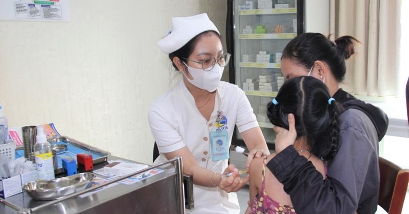 Vĩnh Long: Số người tiêm vaccine ngừa não mô cầu tăng 30%