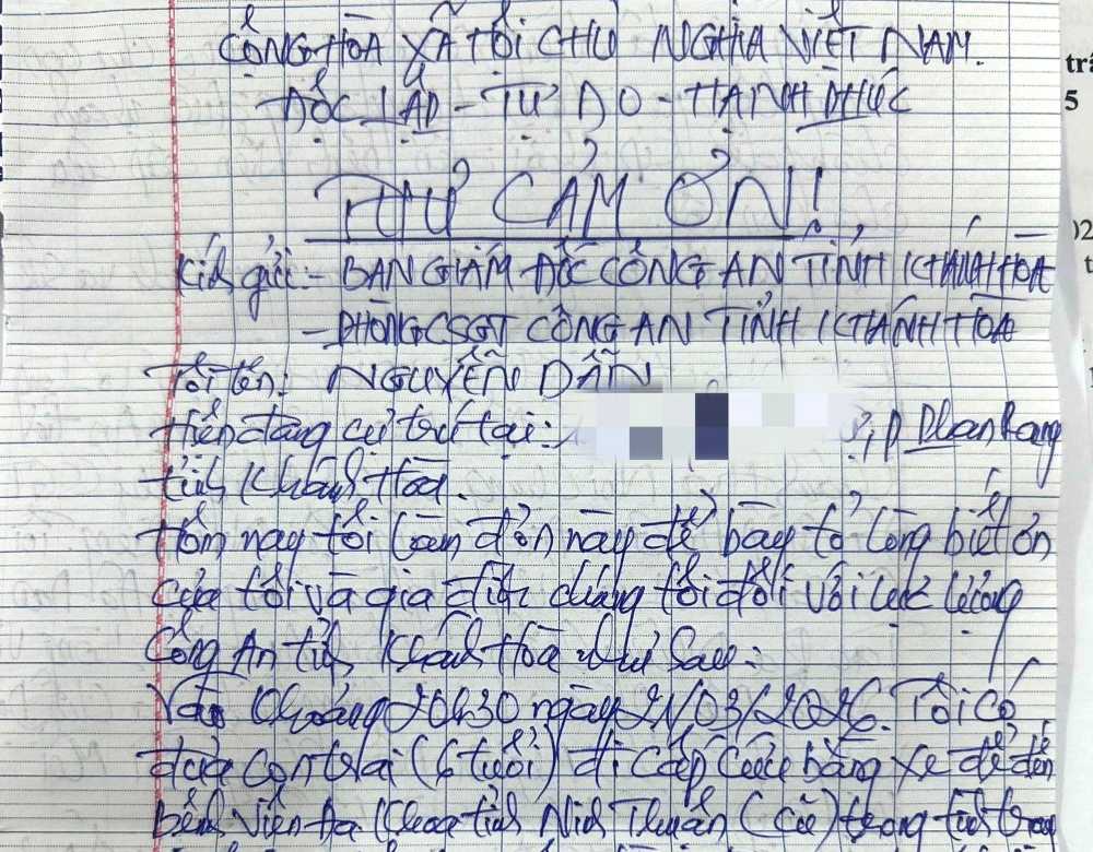 手紙は、カインホア省ファンラン区の父親から交通警察部隊に送られ、子供たちをタイムリーに救急搬送するのを支援しました。写真:カインホア警察