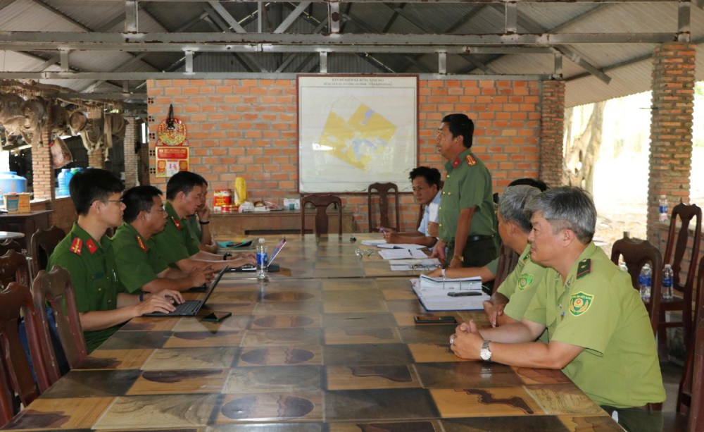 Buổi làm việc, kiểm tra công tác phòng cháy, chữa cháy rừng. Ảnh: Tiến Dũng