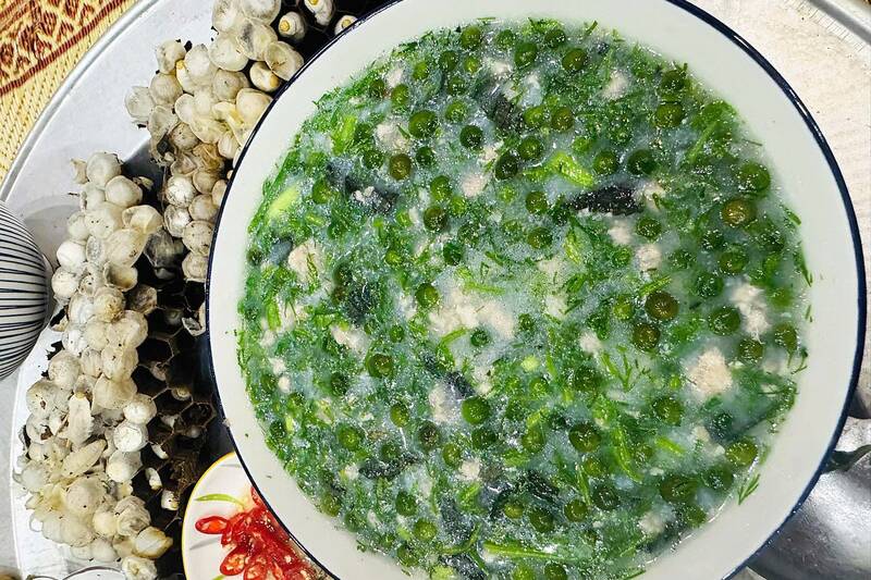 Cháo mắc nhung là món được người dân địa phương và thực khách ưa chuộng. Ảnh: Chery Vy