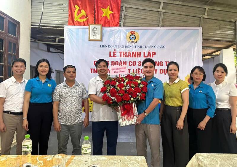 Establishment of the grassroots Trade Union of Thanh Hai Construction Materials Co., Ltd. Photo: Tuyen Quang Trade Union