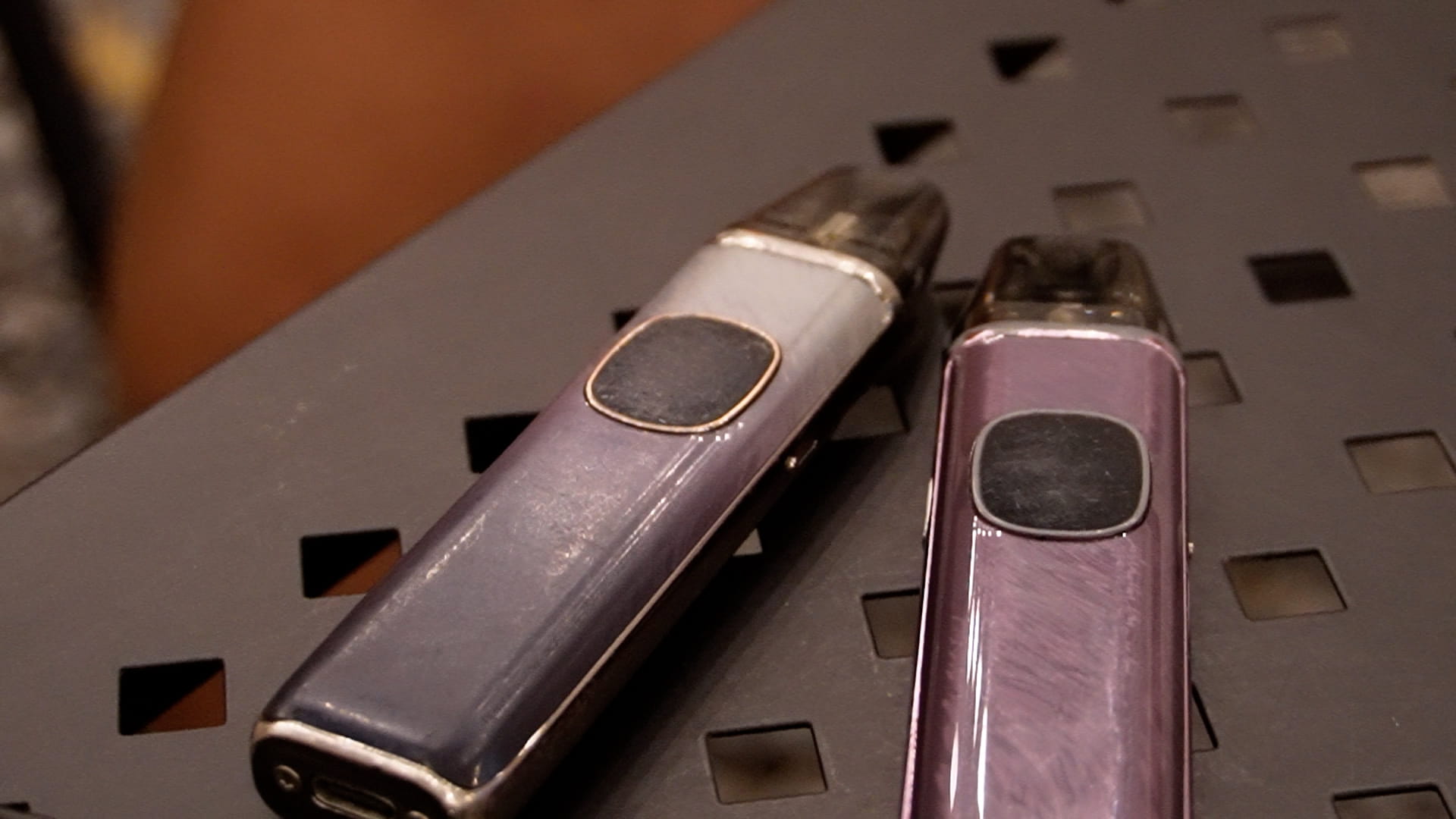 Young people circumvent e-cigarette ban, admit they are addicted and can't quit