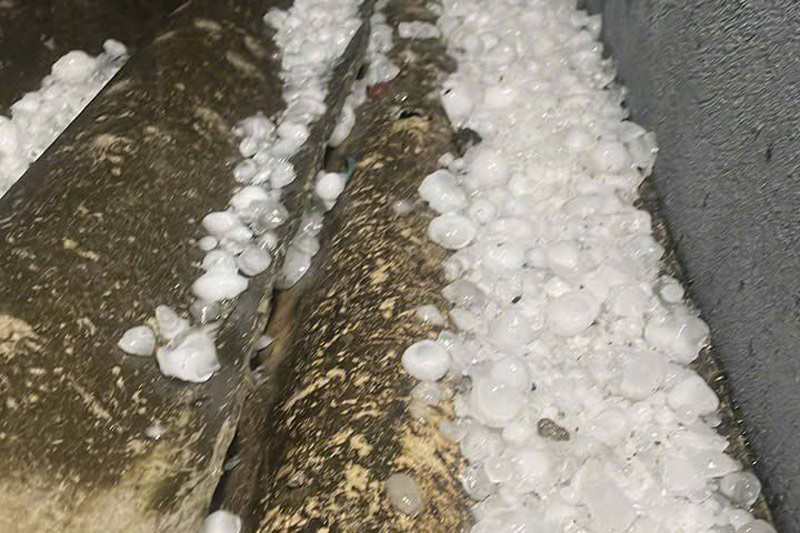 Mưa đá to gây thiệt hại ước tỉnh khoảng 30 tỉ đồng. Ảnh: NDCC