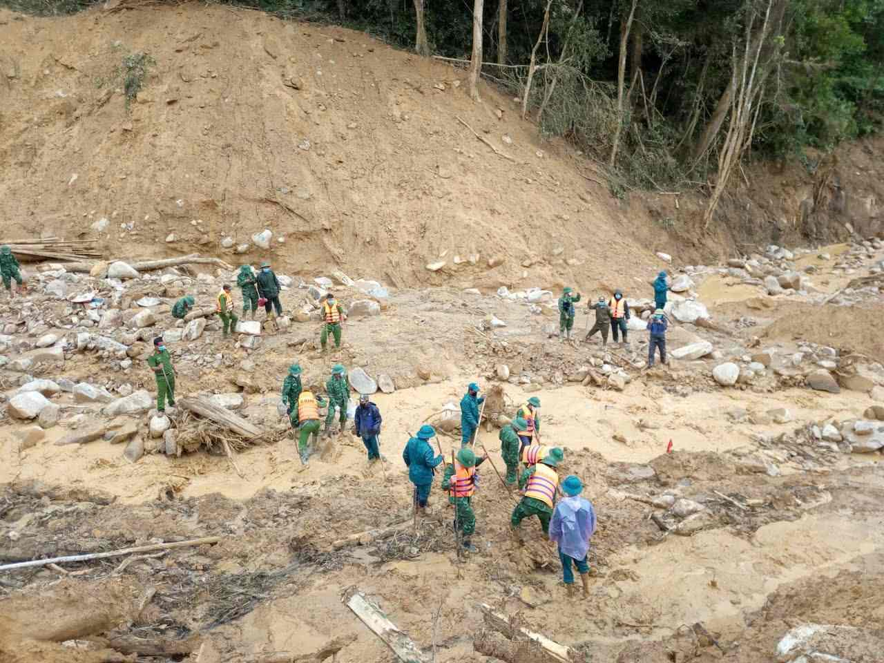 中部気象水文機関は、ダナン山岳地帯で発生する可能性のある異常気象を警告しています。写真:フン・ソン