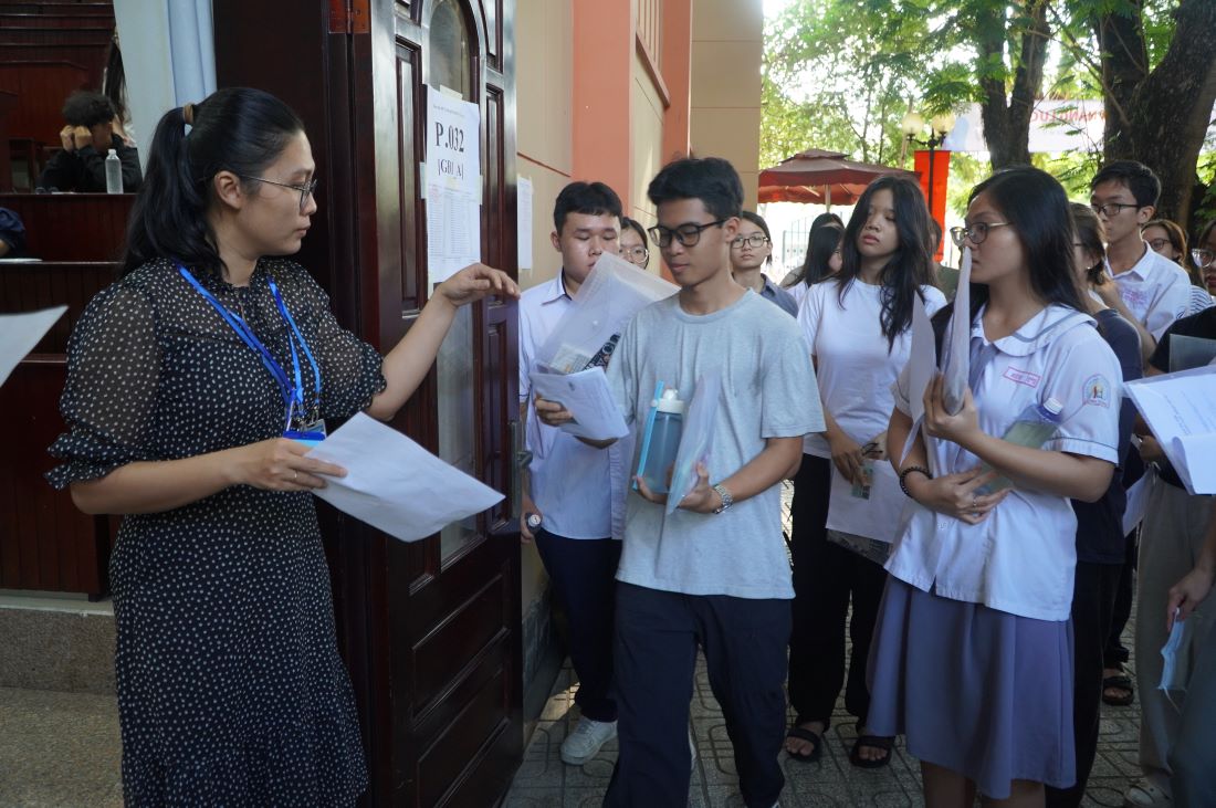 Candidates taking the first round of competency assessment exam of Vietnam National University, Ho Chi Minh City. Photo: Chan Phuc
