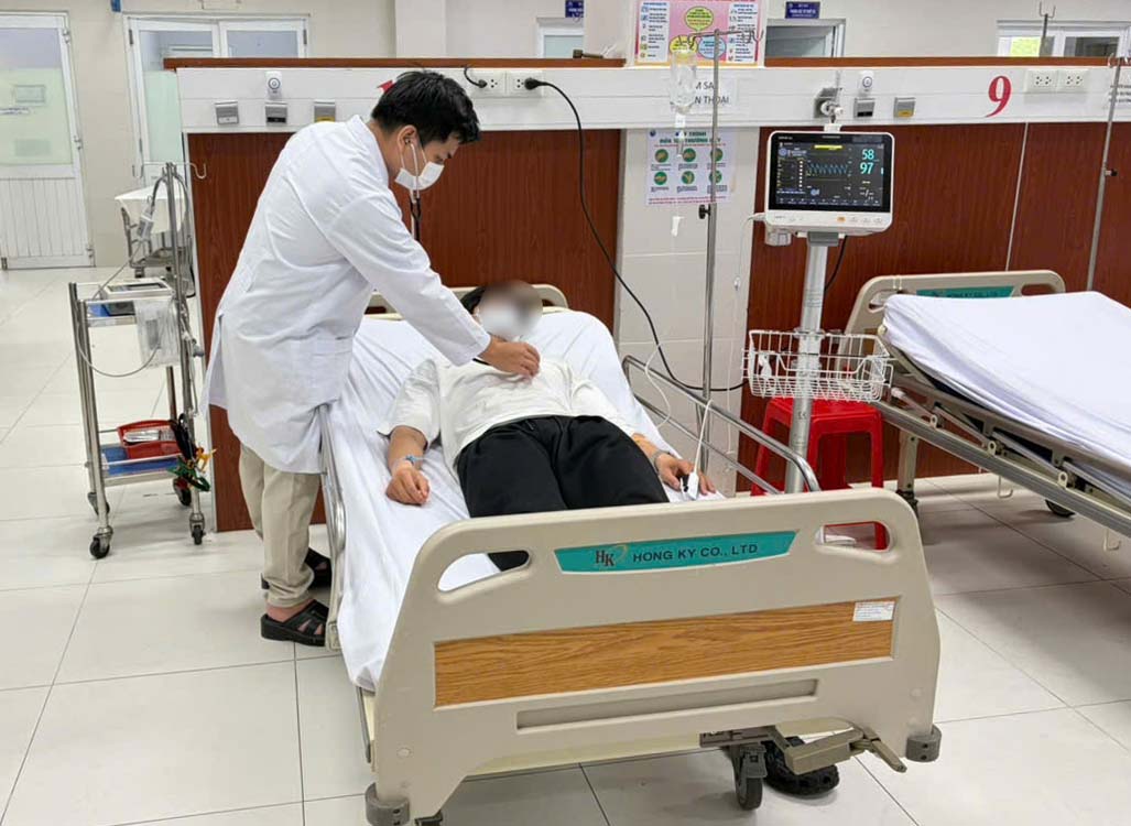 Workers go to the emergency room after lunch. Photo: Hospital provided