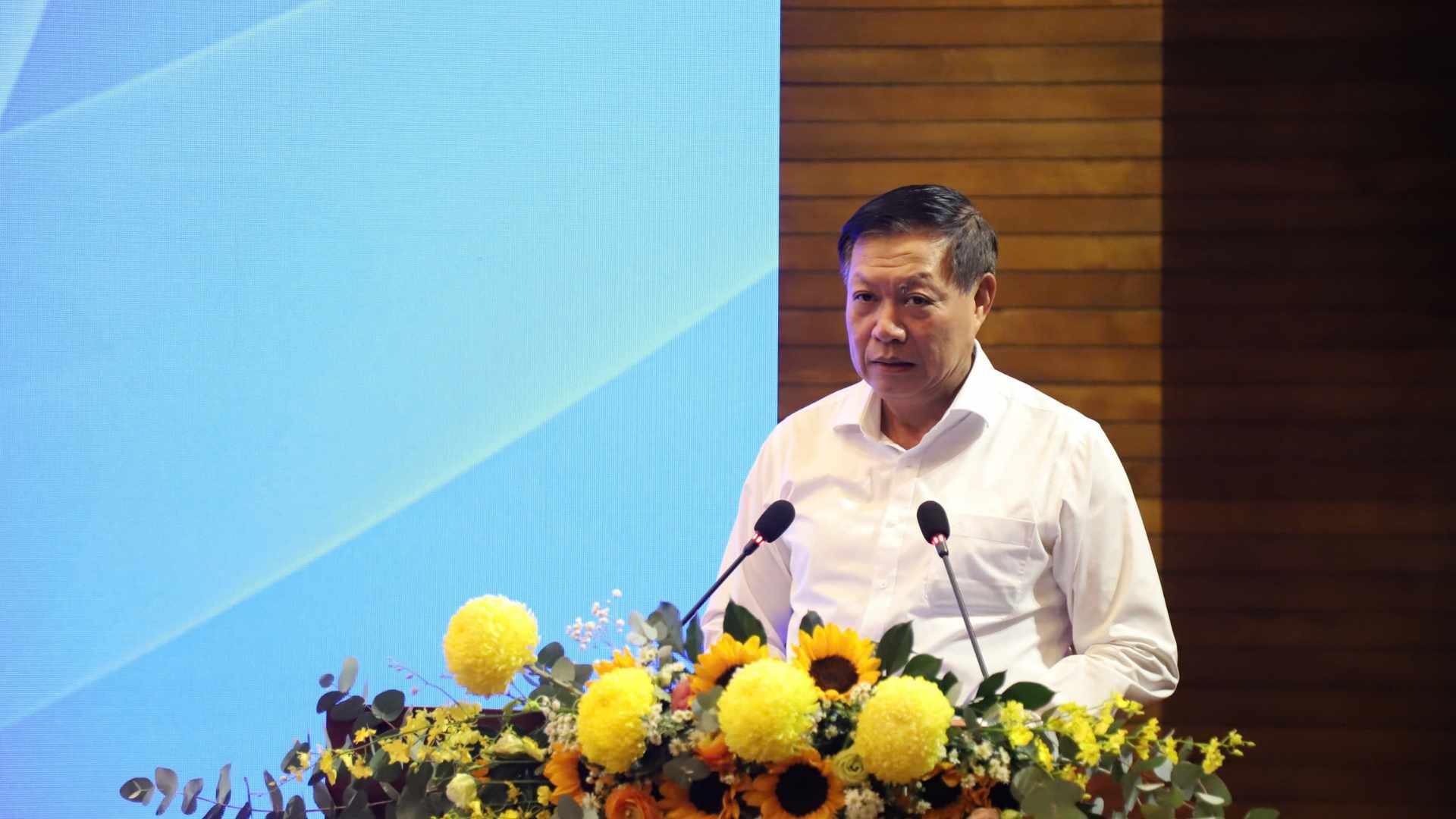 El viceministro de Salud, Do Xuan Tuyen, habla en la Conferencia Científica Anual del Hospital Cho Ray 2026 de Ciudad Ho Chi Minh. Foto: BVCC