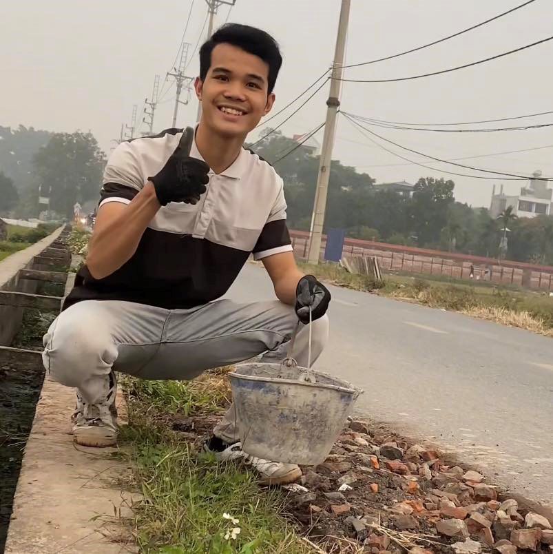 Nhất hiện đang sinh sống và làm việc tại Hà Nội.