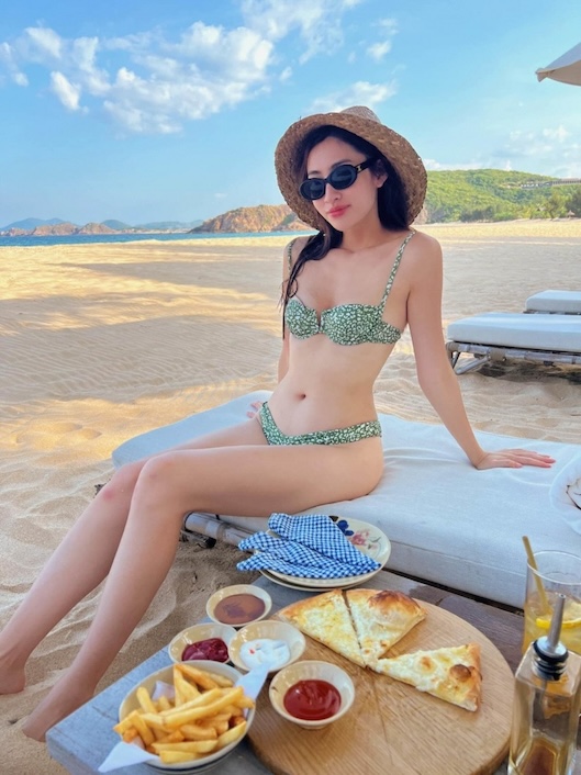 Hoa hậu Lương Thùy Linh quyến rũ với bikini tam giác hai mảnh. Ảnh: Nhân vật cung cấp