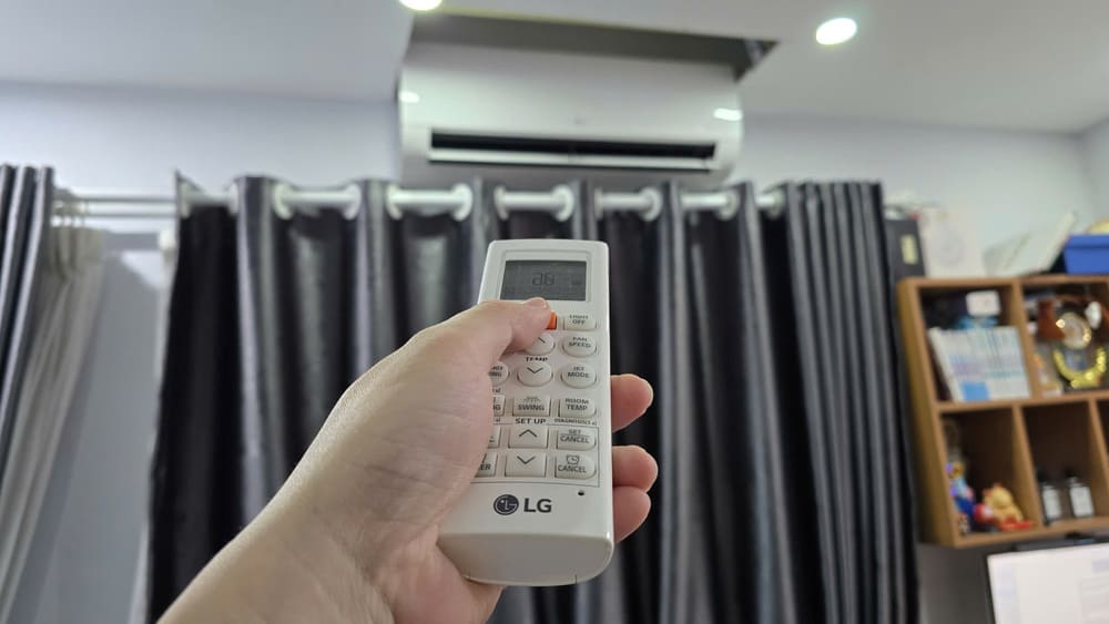 親は、子供の部屋でエアコンをつける際のいくつかの注意点に注意する必要があります。写真:トゥアン・ダット