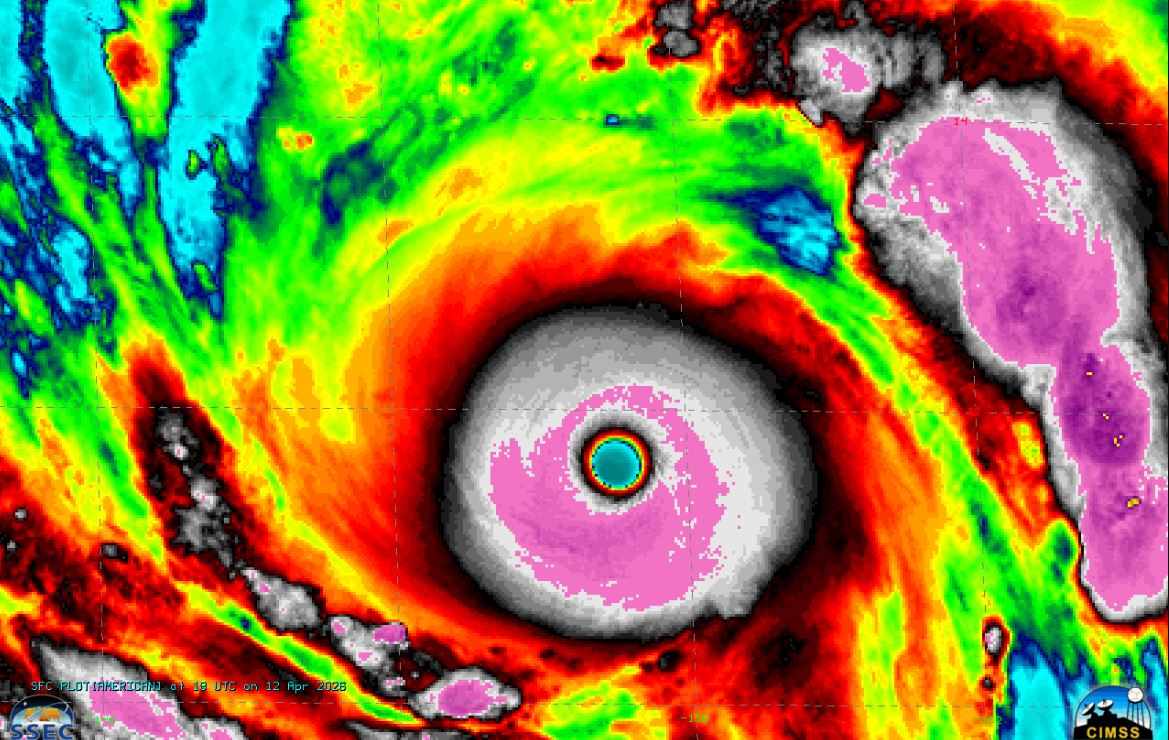 Eye of Typhoon Sinlaku on April 12, 2026 - the strongest super typhoon in the world since the beginning of 2026. Photo: CIMSS
