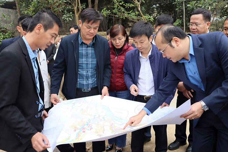 Lãnh đạo UBND tỉnh thường xuyên kiểm tra, đôn đốc công tác giải phóng mặt bằng các dự án đô thị sử dụng vốn ngoài ngân sách. Ảnh: Tuyết Anh