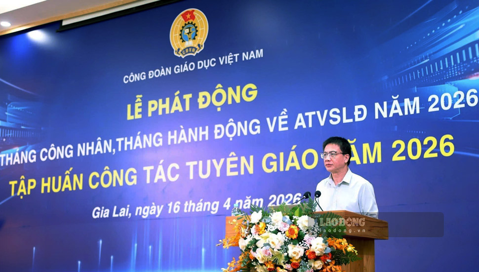TS. Nguyễn Ngọc Ân - Chủ tịch Công đoàn Giáo dục Việt Nam - phát biểu. Ảnh: Hoài Phương