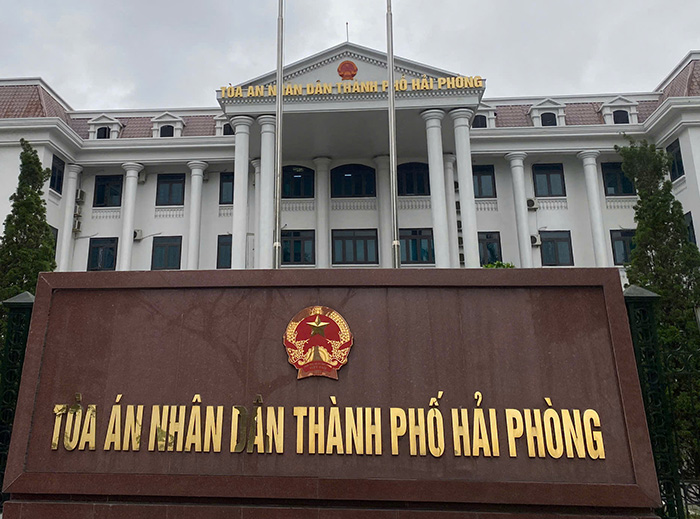 TAND TP Hải Phòng tuyên ông Bùi Quang Sản, nguyên Giám đốc sở Tài nguyên môi trường thành phố (cũ) 3 năm tù cho hưởng án treo. Ảnh: Đại An 