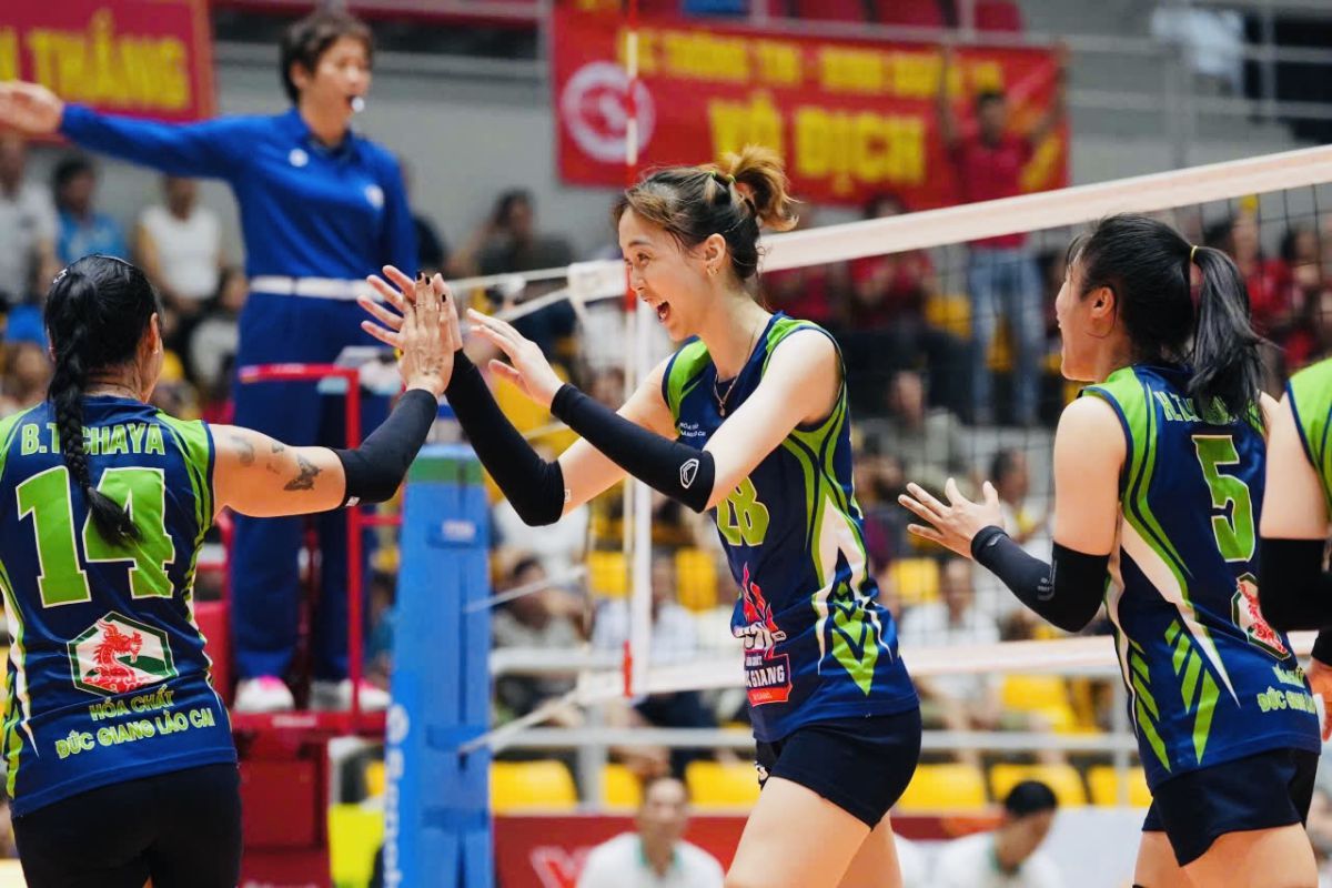 Player Ly Thi Luyen is currently a skilled middle blocker for the Vietnamese Women's Volleyball Team. Photo: VFV
