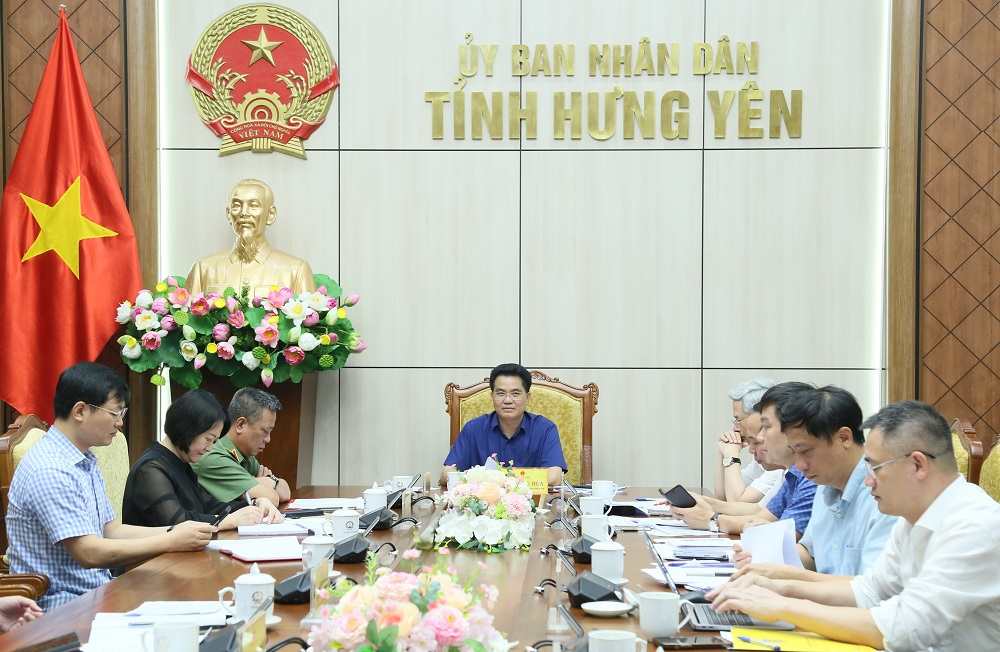 The Provincial People's Committee requests to accelerate the progress of digital transformation tasks. Photo: Tat Dat