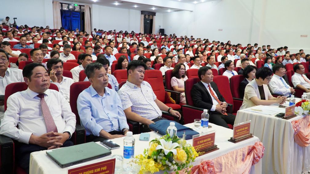 Các đại biểu tham gia hội thảo đổi mới giáo dục giáo dục trước thời điểm kỷ nguyên số. Ảnh: Nhật Hồ.