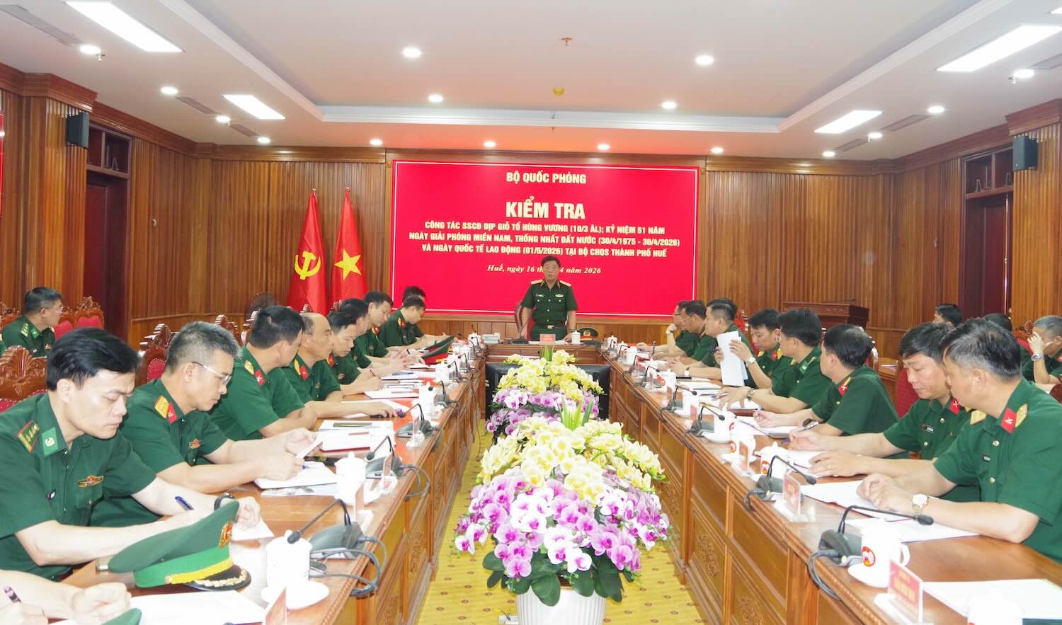 Thiếu tướng Lê Văn Đãng -  Phó Cục trưởng Cục Tác chiến, Bộ Tổng tham mưu chủ trì buổi kiểm tra. Ảnh: Quang Đạo.