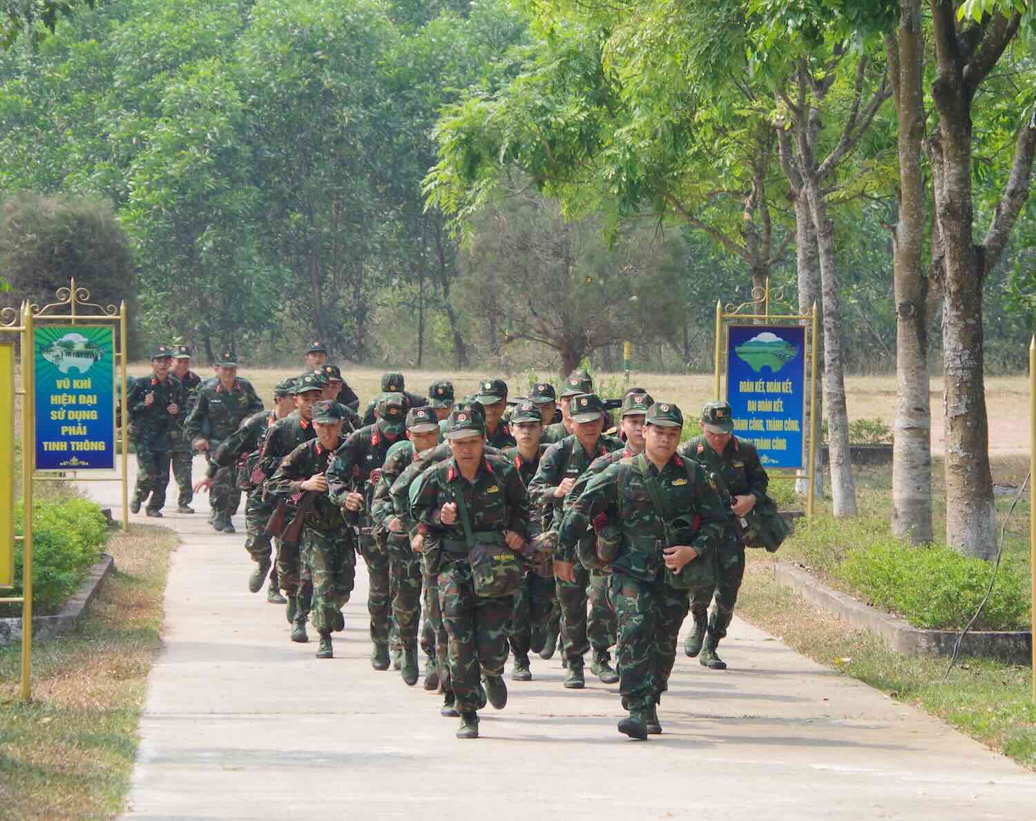 Đoàn công tác Bộ Quốc phòng kiểm tra công tác sẵn sàng chiến đấu tại Tiểu đoàn Tăng thiết giáp 3. Ảnh: Quang Đạo.