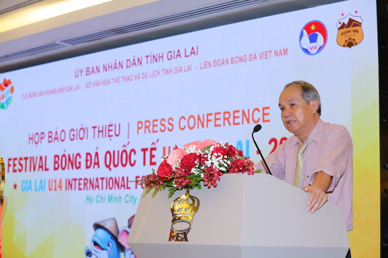 Bầu Đức phát biểu tại sự kiện. Ảnh: Hữu Phạm 