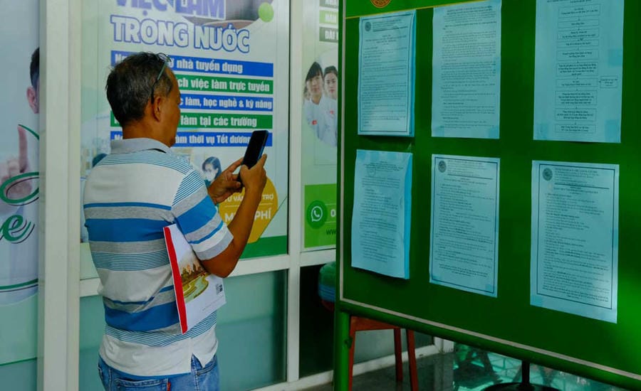 Workers in Can Tho looking for jobs. Photo: My Ly
