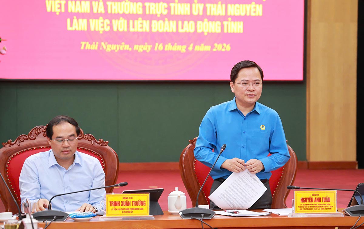 Chairman of the Vietnam General Confederation of Labor Nguyen Anh Tuan spoke at the meeting. Photo: Phung Minh