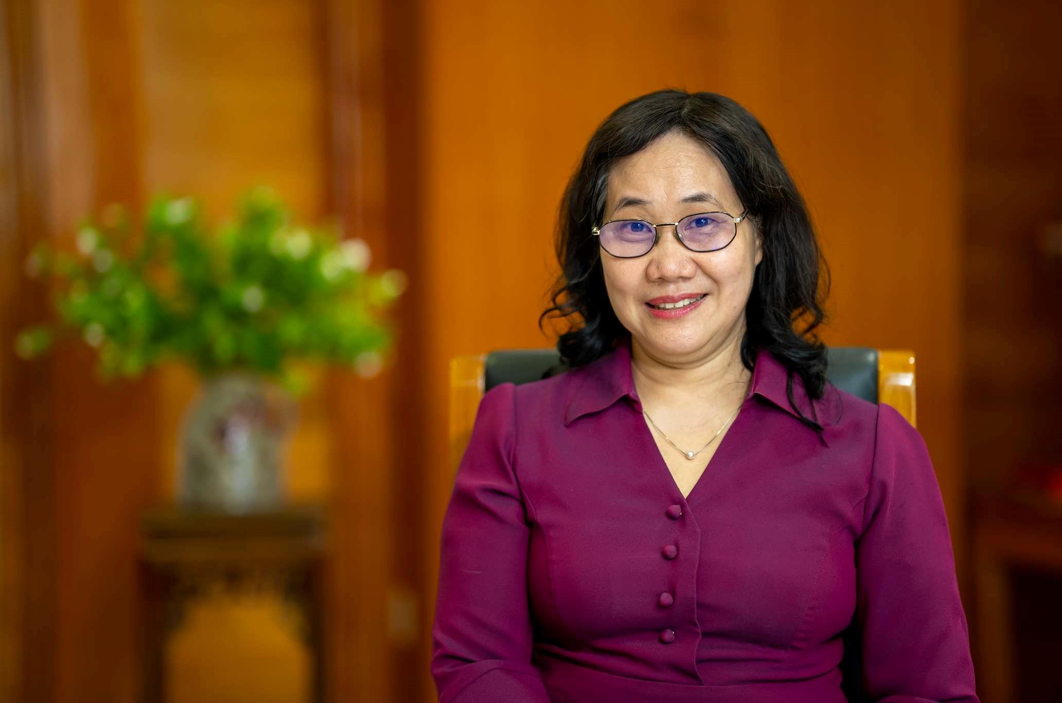 Ms. Nguyen Thi Huong - Director of the Statistics Department (Ministry of Finance) - said that the growth results of the first quarter of 2026 are considered positive in the context of the world economy continuing to be unstable and many risks increasing. Photo: Tuyet Lan