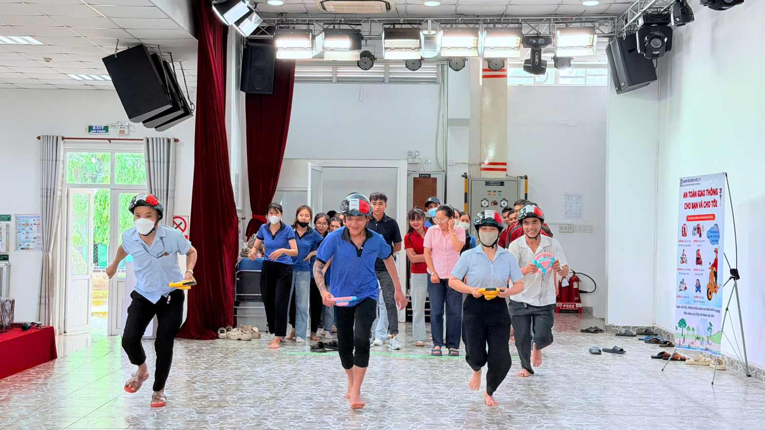 Businesses deploy solutions to help workers participate in traffic safely. Photo: CĐCS provided