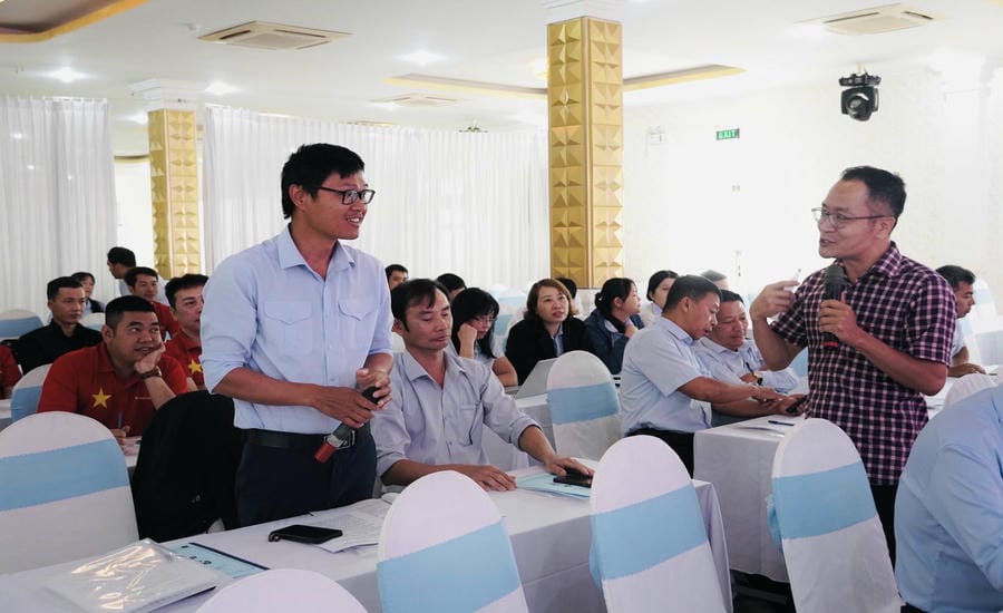 Union members and workers in Dak Lak are propagated and disseminated policies and unemployment insurance. Photo: Bao Trung