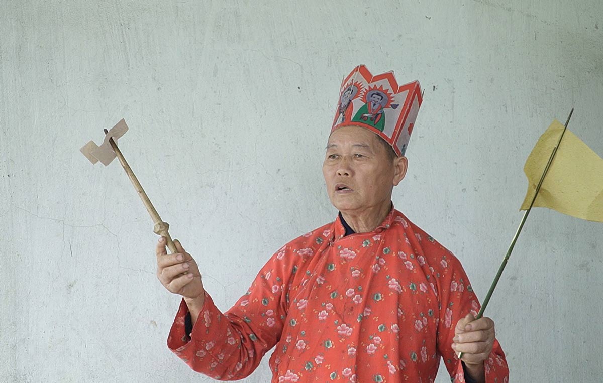 Tập dượt nghi thức cam kết bảo vệ rừng tại lễ mở cửa rừng xã Đường Hoa, tỉnh Quảng Ninh. Ảnh: Đinh Hùng