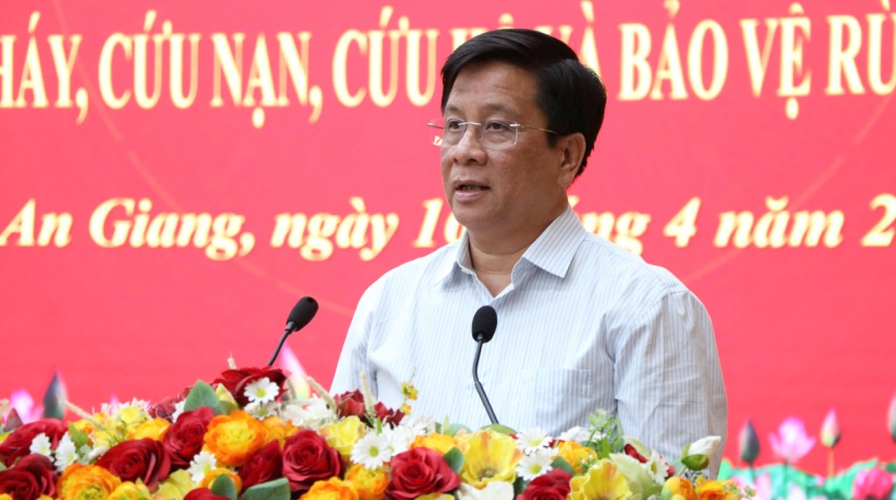 Ông Hồ Văn Mừng - Chủ tịch UBND tỉnh An Giang phát biểu tại hội nghị. Ảnh: Tiến Dũng
