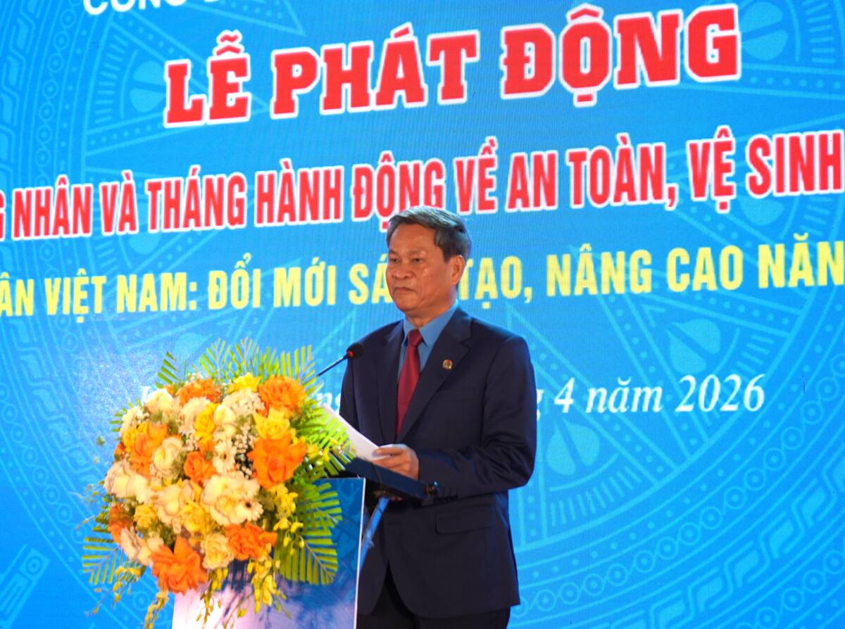 Phó Chủ tịch Tổng LĐLĐ Việt Nam Huỳnh Thanh Xuân phát biểu chỉ đạo. Ảnh: Mai Dung