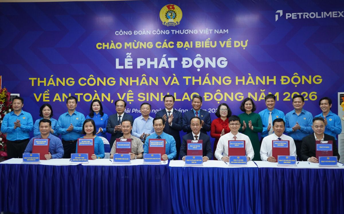 Công đoàn Công Thương Việt Nam kí kết chương trình Phúc lợi đoàn viên với 9 đơn vị. Ảnh: Mai Dung