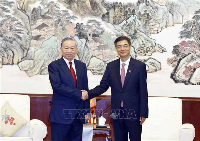 General Secretary and President To Lam met with Comrade Tran Cuong - Member of the Party Central Committee, Secretary of the Party Committee of Guangxi Zhuang Autonomous Region. Photo: VNA