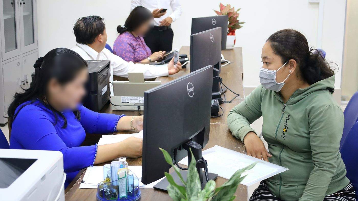 Localities are urgently completing plans to arrange non-specialized commune-level personnel before the prescribed time milestone. Photo: Yen Phuong