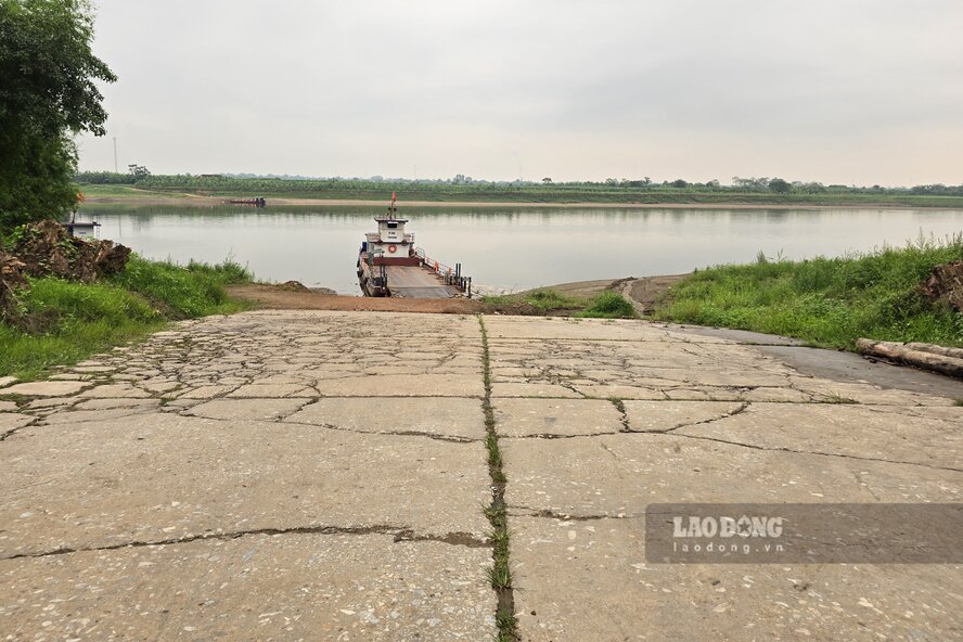 Bến đò/phà Tình Cương. Ảnh: Tô Công