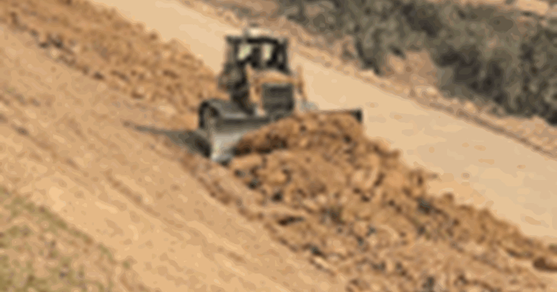 Mở rộng cao tốc Cam Lộ - La Sơn: Công trường như "chảo rang", lo chậm tiến độ