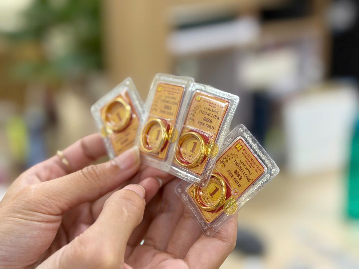9999 gold ring price traded at 167.5 - 170.7 million VND/tael (buying - selling) at 6:46 am on the 17th. 4. Photo: Khanh Minh