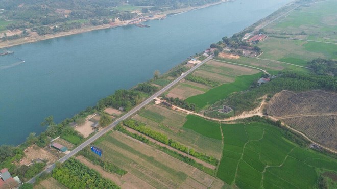 Currently, the road connecting Viet Tri - Hoa Binh is narrow. Photo: Minh Nguyen
