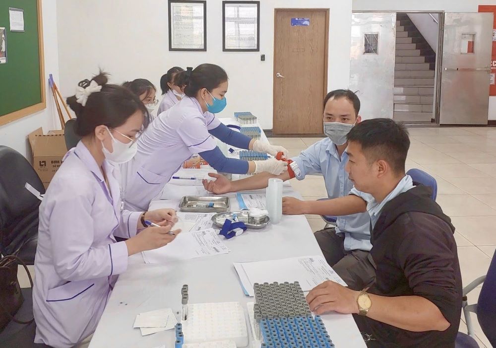 Hung Nghiep Formosa Ha Tinh Steel Co., Ltd. organizes periodic health check-ups for nearly 5,300 workers. Photo: Ha Tinh Trade Union