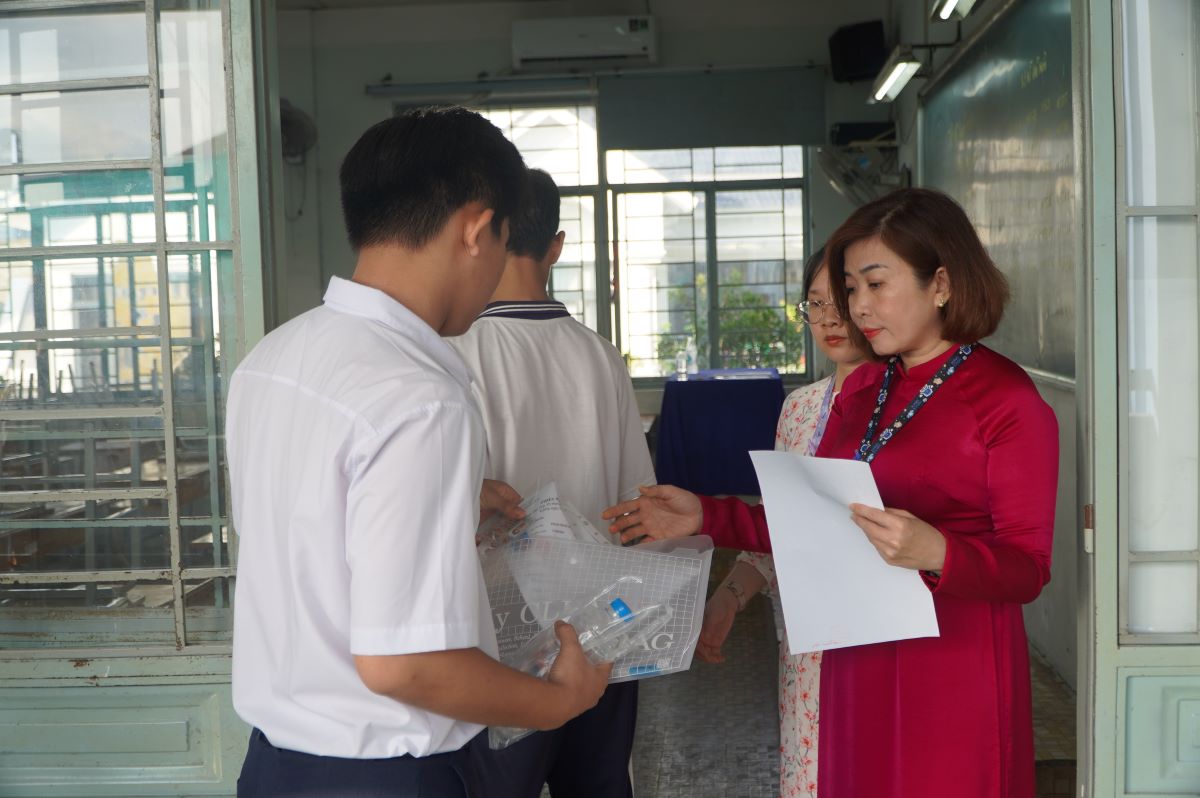 Candidats passant l'examen d'entrée en 10e année à Hô Chi Minh-Ville en 2025. Photo : Chan Phuc