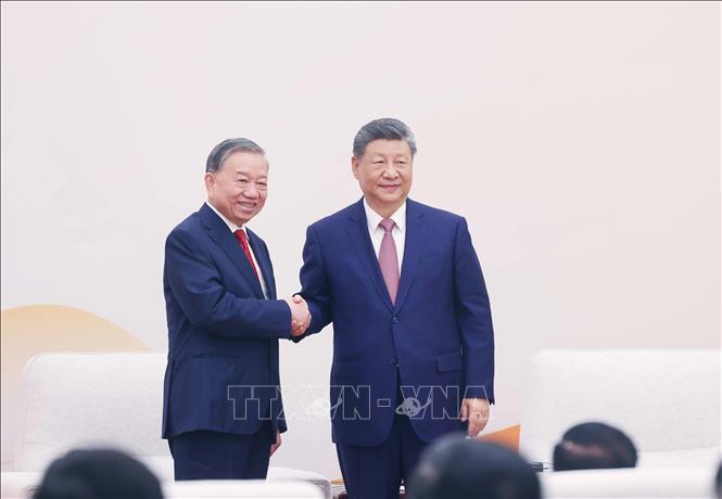 Le secrétaire général et président de la République Tô Lâm et le secrétaire général et président de la République chinois Xi Jinping. Photo: TTXVN
