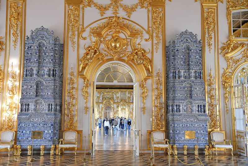 Kiến trúc cung điện kỳ ảo và lộng lẫy. Ảnh: Việt Văn